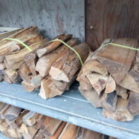 広葉樹の薪 500円(税込)